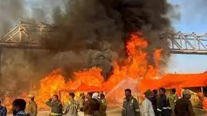 Mahakumbh Fire:   आग लगने के बाद महाकुंभ नगर में दुकानों पर छापेमारी