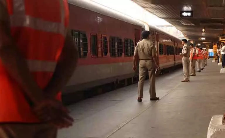 ओडिशा में RPF टीम की त्वरित कार्रवाई से यात्री की जान बची