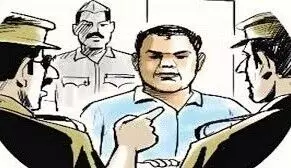 Jhansi: पत्नी से परेशान पति ने पुलिस से शिकायत कर न्याय की गुहार लगाई