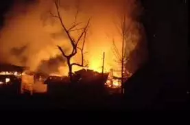 Jammu-Kashmir: भीषण आग से दो मंजिला मकान पूरी तरह नष्ट Jammu-Kashmir: भीषण आग से दो मंजिला मकान पूरी तरह नष्ट