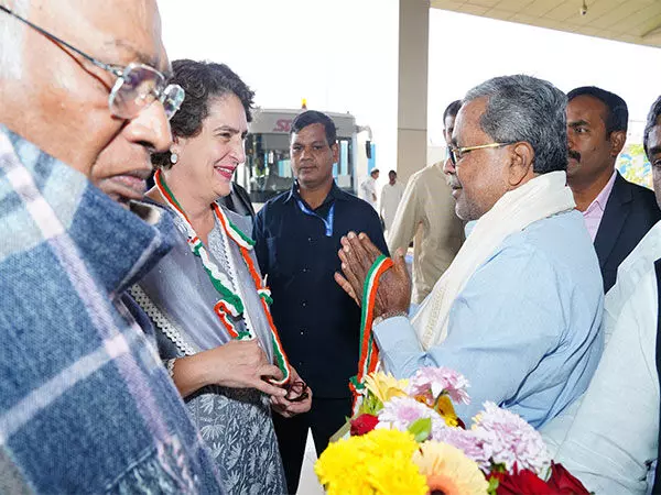 जय बापू, जय भीम रैली में शामिल होने के लिए Priyanka Gandhi, मल्लिकार्जुन खड़गे बेलगावी पहुंचे