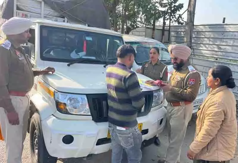 Punjab: ई-चालान मशीनों से ट्रैफिक जुर्माना भुगतान आसान हुआ