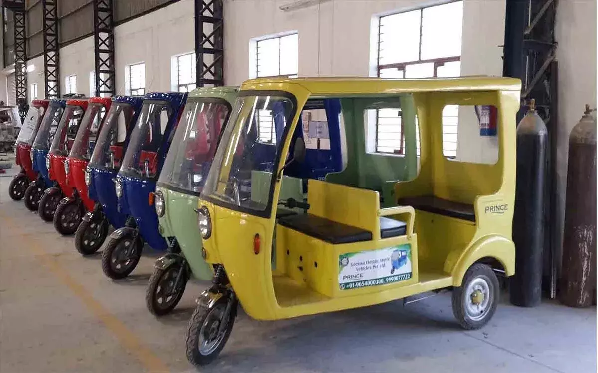 E-rickshaw Controversy: अधिकारियों ने ‘उचित किराया’ समझौते का आश्वासन दिया