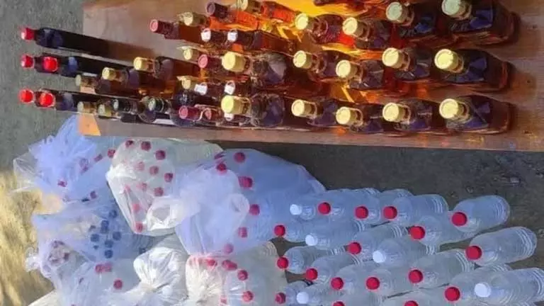 Manipur पुलिस ने पल्लेल में अवैध शराब का बड़ा जखीरा जब्त किया Manipur पुलिस ने पल्लेल में अवैध शराब का बड़ा जखीरा जब्त किया