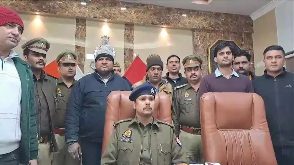 खाने की टिफिन से हथियार सप्लाई, सुने मकान में पुलिस ने मारी रेड