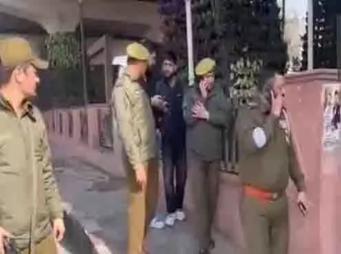 ज्वेल चौक पर गोलीबारी, Police मौके पर मौजूद