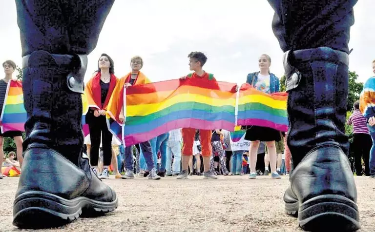 LGBTQIA+ के भीतर विविधता का जश्न मनाने की आवश्यकता