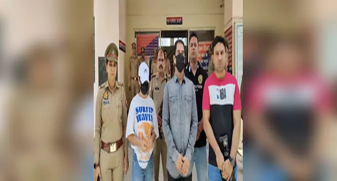 कुख्यात स्क्रैप माफिया के गैंग से जुड़े मीडियाकर्मी समेत तीन गिरफ्तार कुख्यात स्क्रैप माफिया के गैंग से जुड़े मीडियाकर्मी समेत तीन गिरफ्तार