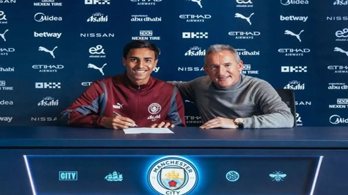 Manchester City ने पाल्मेरास से ब्राजील के सनसनीखेज खिलाड़ी विटोर रीस को साइन किया Manchester City ने पाल्मेरास से ब्राजील के सनसनीखेज खिलाड़ी विटोर रीस को साइन किया