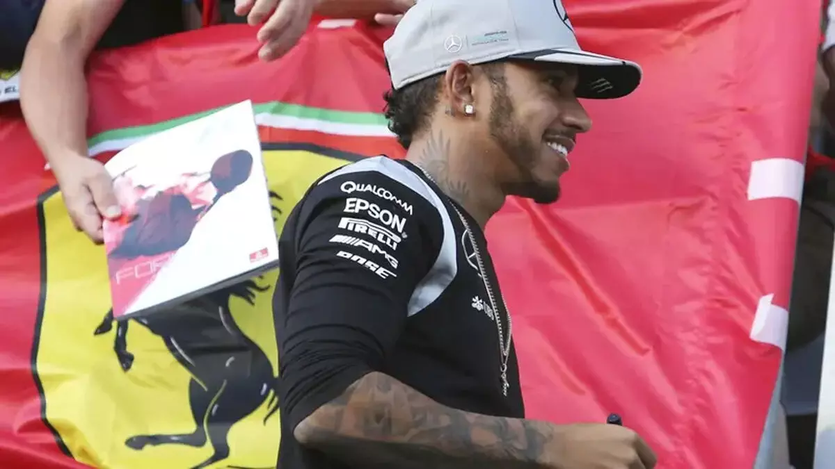 Lewis Hamilton का पूर्व प्रशिक्षक एंजेला कुलेन के साथ पुनर्मिलन