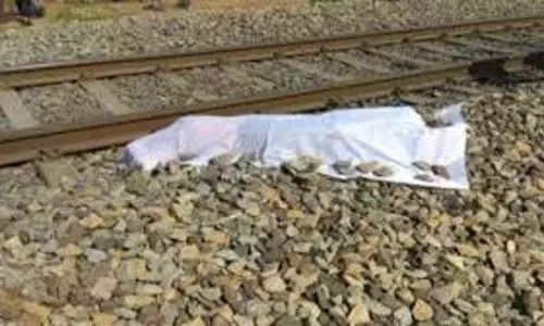 Haryana: ट्रेन की चपेट में आने से दो लोगों की दर्दनाक  मौत