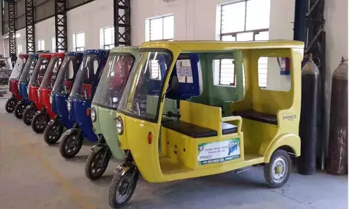 E-rickshaw dispute: अधिकारियों ने ‘उचित किराया’ समझौते का आश्वासन दिया E-rickshaw dispute: अधिकारियों ने ‘उचित किराया’ समझौते का आश्वासन दिया