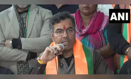 BJP ने केजरीवाल पर ईस्ट किदवई नगर में मतदाताओं को अवैध रूप से प्रभावित करने का आरोप लगाया