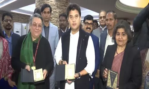 Jyotiraditya Scindia ने संविधान के 75 वर्ष पूरे होने के उपलक्ष्य में विशेष पोस्टकार्ड जारी किया Jyotiraditya Scindia ने संविधान के 75 वर्ष पूरे होने के उपलक्ष्य में विशेष पोस्टकार्ड जारी किया