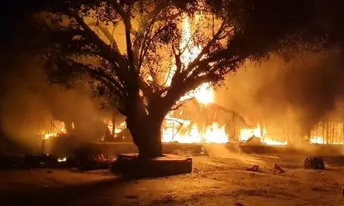 Uttar Pradesh: अमरोहा के मंडी क्षेत्र में लगी आग