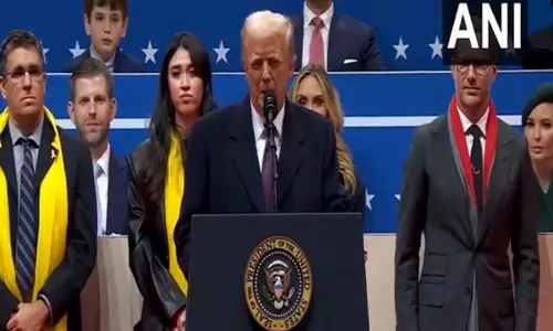 Trump ने पद छोड़ने से पहले परिवार के सदस्यों को माफ़ करने के लिए बिडेन की आलोचना की Trump ने पद छोड़ने से पहले परिवार के सदस्यों को माफ़ करने के लिए बिडेन की आलोचना की