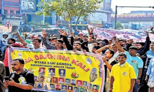 Odisha: पुनर्वास की मांग को लेकर विक्रेताओं ने भुवनेश्वर में किया प्रदर्शन