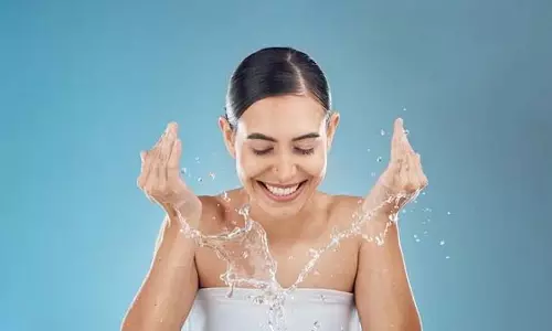 Skin Care: सर्दियों में ये गलतियां आपकी त्वचा की चमक खो सकती हैं, ज्यादा निखार पाने के लिए क्या करें Skin Care: सर्दियों में ये गलतियां आपकी त्वचा की चमक खो सकती हैं, ज्यादा निखार पाने के लिए क्या करें