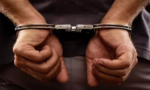 Odisha: ओडिशा में लाखों की ठगी करने के आरोप में एक व्यक्ति गिरफ्तार Odisha: ओडिशा में लाखों की ठगी करने के आरोप में एक व्यक्ति गिरफ्तार