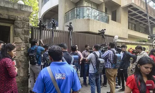 Saif Ali Khan: अभिनेता की बिल्डिंग से आरोपियों के कई फिंगरप्रिंट एकत्र किए गए Saif Ali Khan: अभिनेता की बिल्डिंग से आरोपियों के कई फिंगरप्रिंट एकत्र किए गए