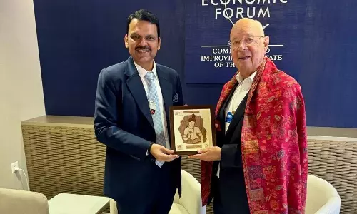 Maharashtra: मुख्यमंत्री देवेंद्र फडणवीस ने WEF के संस्थापक क्लॉस श्वाब से मुलाकात की Maharashtra: मुख्यमंत्री देवेंद्र फडणवीस ने WEF के संस्थापक क्लॉस श्वाब से मुलाकात की