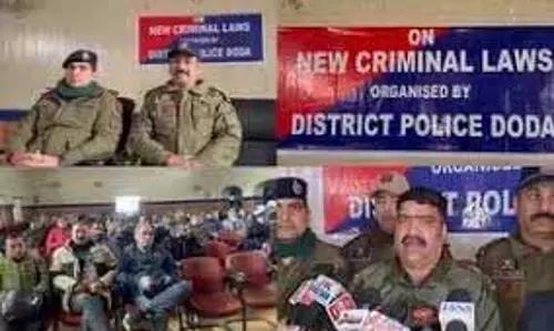पुलिस ने पंपोर में नए आपराधिक कानूनों पर जागरूकता कार्यक्रम आयोजित किया