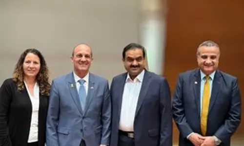 Gautam Adani ने इजरायली राजदूत से मुलाकात की, भारत-इजरायल सहयोग पर चर्चा की Gautam Adani ने इजरायली राजदूत से मुलाकात की, भारत-इजरायल सहयोग पर चर्चा की