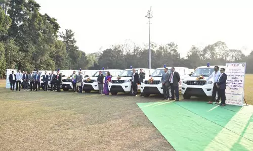 Assam : बोंगाईगांव रिफाइनरी की आईओसी ने चिरांग स्वास्थ्य सेवाओं को 13 एम्बुलेंस सौंपी