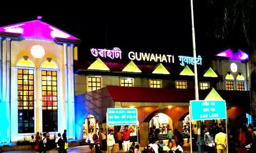 Guwahati : अधिकारियों की त्वरित कार्रवाई के बीच महिला ने रेलवे स्टेशन पर बच्चे को जन्म दिया