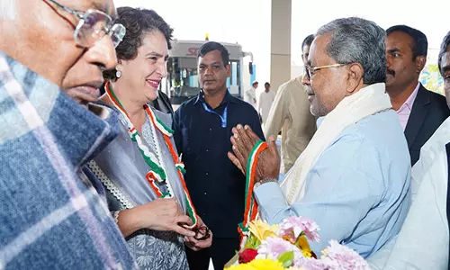 जय बापू, जय भीम रैली में शामिल होने के लिए Priyanka Gandhi, मल्लिकार्जुन खड़गे बेलगावी पहुंचे