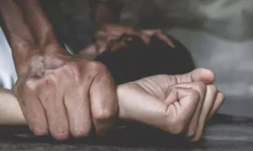 बस का इंतजार कर रही महिला के साथ गैंगरेप, एक दरिंदा हिरासत में