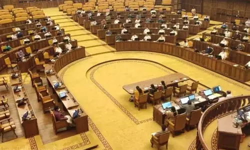 Kerala विधानसभा ने एमटी वासुदेवन नायर और अन्य प्रमुख हस्तियों को श्रद्धांजलि दी