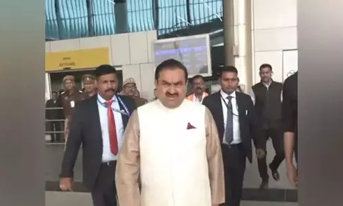 प्रयागराज में गौतम अडानी, वीडियो