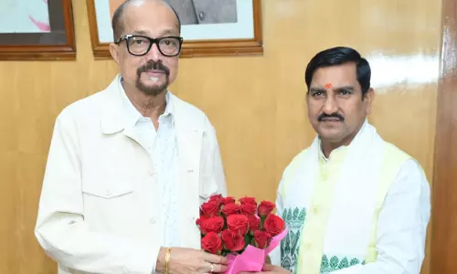 राज्यपाल डेका से मिले केंद्रीय राज्यमंत्री तोखन साहू राज्यपाल डेका से मिले केंद्रीय राज्यमंत्री तोखन साहू