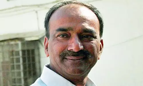 Medchal में गरीब लोगों की जमीन पर अतिक्रमण करने के लिए एटाला ने रियल एस्टेट ब्रोकर को थप्पड़ मारा
