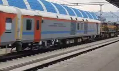 Railway achievement: जम्मू-कश्मीर में कटरा-बडगाम ट्रैक पर 18 कोच का ट्रायल रन Railway achievement: जम्मू-कश्मीर में कटरा-बडगाम ट्रैक पर 18 कोच का ट्रायल रन