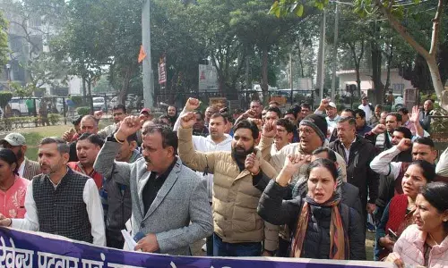 Haryana : भ्रष्टाचार के आरोपों को लेकर पटवारियों, कानूनगो का प्रदर्शन Haryana : भ्रष्टाचार के आरोपों को लेकर पटवारियों, कानूनगो का प्रदर्शन