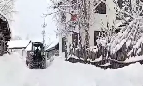 बर्फबारी के कारण बंद हुए गुरेज-Bandipora मार्ग और दावर-तुलैल मार्ग पर मरम्मत का काम जारी