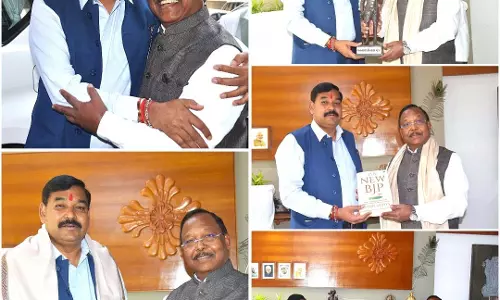 गुजरात के शिक्षा मंत्री डॉ. कुबेरभाई मंसुखभाई डिंडोर मिले रामविचार नेताम से गुजरात के शिक्षा मंत्री डॉ. कुबेरभाई मंसुखभाई डिंडोर मिले रामविचार नेताम से