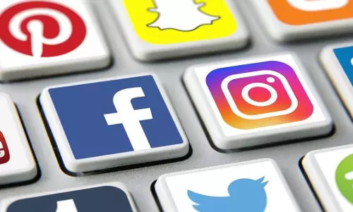 तथ्य-जांच के लिए Social Media उपयोगकर्ताओं पर निर्भर न रहें