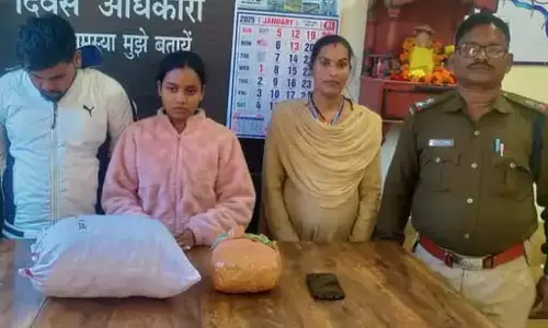 स्कूटी सवार युवक-युवती को पुलिस ने रोका, तलाशी में गांजा मिला