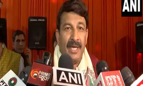 Manoj Tiwari ने अरविंद केजरीवाल पर कटाक्ष किया
