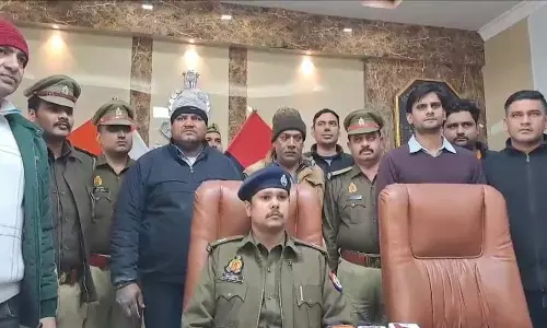 खाने की टिफिन से हथियार सप्लाई, सुने मकान में पुलिस ने मारी रेड