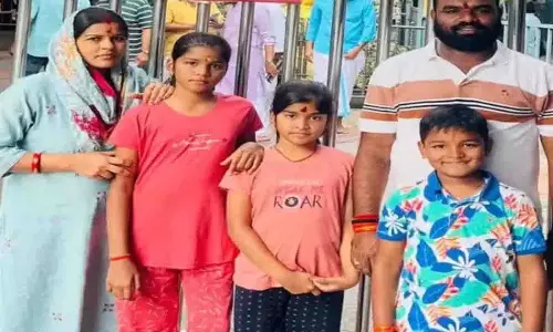 तिरुपति में सड़क दुर्घटना में Telangana के दंपत्ति की मौत, 3 बच्चे अनाथ तिरुपति में सड़क दुर्घटना में Telangana के दंपत्ति की मौत, 3 बच्चे अनाथ