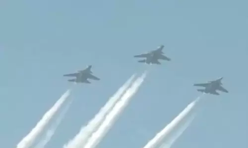 गणतंत्र दिवस के लिए फ्लाईपास्ट रिहर्सल के दौरान Kartavya Path पर आसमान में जेट विमानों की गर्जना गूंजी गणतंत्र दिवस के लिए फ्लाईपास्ट रिहर्सल के दौरान Kartavya Path पर आसमान में जेट विमानों की गर्जना गूंजी