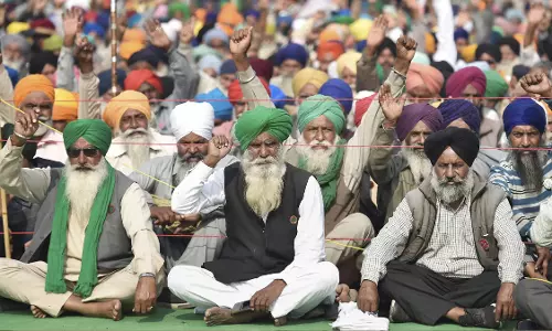 Punjab: किसानों ने दिल्ली चलो प्रदर्शन 26 जनवरी तक टाला, केंद्र से पहले बातचीत की मांग Punjab: किसानों ने दिल्ली चलो प्रदर्शन 26 जनवरी तक टाला, केंद्र से पहले बातचीत की मांग