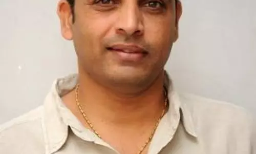 Tollywood के जाने-माने निर्माता दिल राजू की संपत्तियों पर आयकर विभाग की छापेमारी Tollywood के जाने-माने निर्माता दिल राजू की संपत्तियों पर आयकर विभाग की छापेमारी