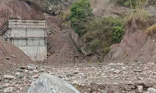 Himachal: आठ साल बाद भी बानेर नदी पर पुल का निर्माण एक सपना Himachal: आठ साल बाद भी बानेर नदी पर पुल का निर्माण एक सपना