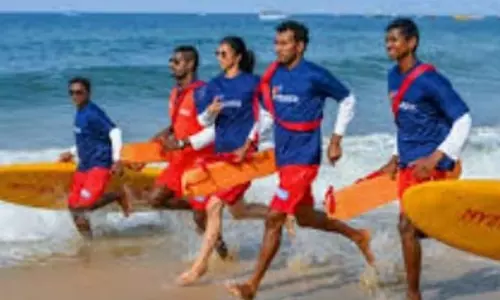 जीवन रक्षक से सप्ताहांत में Goa में तेज लहरों से 19 पर्यटकों को बचाया जीवन रक्षक से सप्ताहांत में Goa में तेज लहरों से 19 पर्यटकों को बचाया