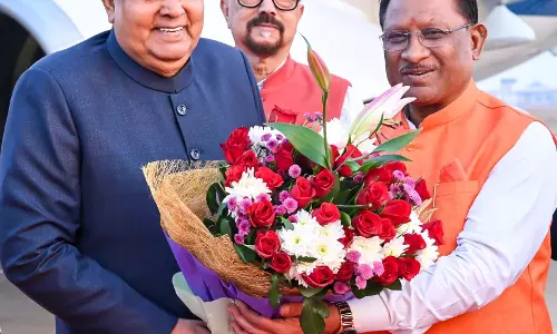 रायपुर पहुंचे उपराष्ट्रपति जगदीप धनखड़, CM और राज्यपाल ने किया स्वागत रायपुर पहुंचे उपराष्ट्रपति जगदीप धनखड़, CM और राज्यपाल ने किया स्वागत